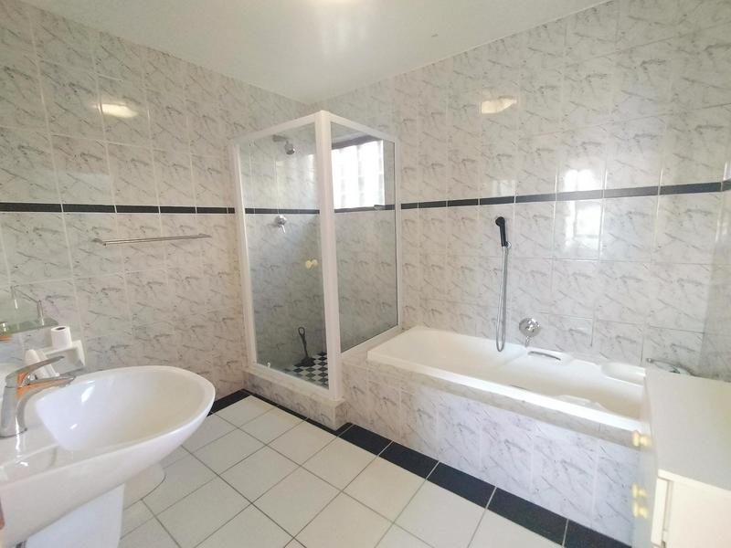 To Let 1 Bedroom Property for Rent in Llandudno Western Cape